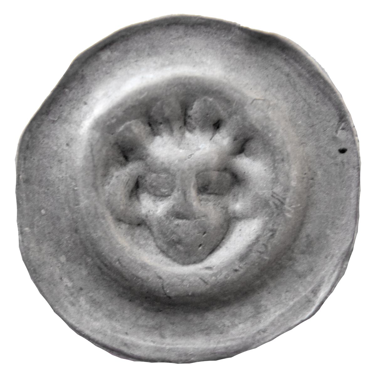 Abb. 13: Neuhof, Lkr. Vorpommern-Rügen, Fpl. 2. Schatz 2. Hohlpfennig aus Greifswald (Durchmesser 15,8 mm). 