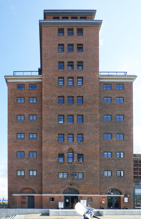 Download: Abb. 19. Wismar, Lkr. Nordwestmecklenburg, Alter Hafen, Ohlerichspeicher von Westen, 2019. Foto: LAKD M-V/LD, A. Krug Abb. 19. Wismar, Lkr. Nordwestmecklenburg, Alter Hafen, Ohlerichspeicher von Westen, 2019.