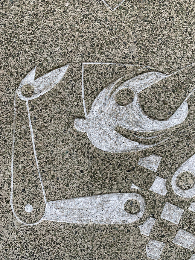 Download: Abb. 30. Sassnitz, Lkr. Vorpommern-Rügen, Stralsunder Straße 43, Stubnitz-Lichtspiele, Detail der Reliefplatte "Puppentheater" nach der musterhaften Restaurierung, 2020. (LAKD M-V/LD, E. Kuhnert) Abb. 30. Sassnitz, Lkr. Vorpommern-Rügen, Stralsunder Straße 43, Stubnitz-Lichtspiele, Detail der Reliefplatte "Puppentheater" nach der musterhaften Restaurierung, 2020.