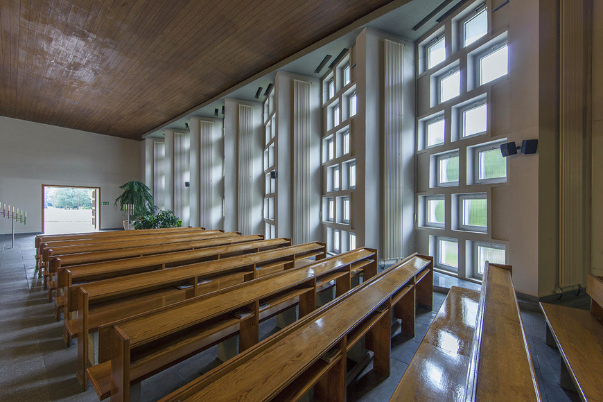 Download: Abb. 5. Schwerin, Landeshauptstadt, Waldfriedhof, Trauerhalle, Saal, 2016. (Foto: LAKD M-V/LD, A. Bötefür) Abb. 5. Schwerin, Landeshauptstadt, Waldfriedhof, Trauerhalle, Saal, 2016.