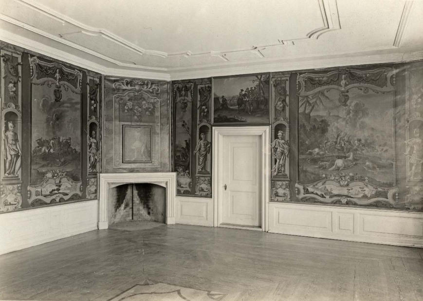 Abb.9. Zühr, Landkreis Ludwigslust-Parchim, Gutshaus, bemalte Wandbespannung mit Schlachtenbildern, 1937. 