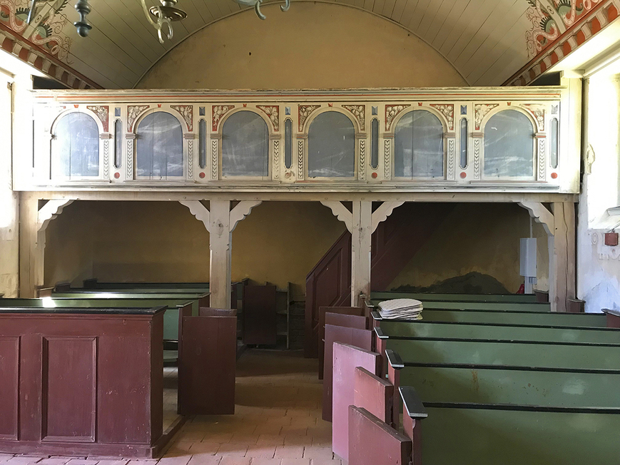 Abb. 15. Lebbin, Lkr. Mecklenburgische Seenplatte, Kirche, Kastengestühl und Empore 