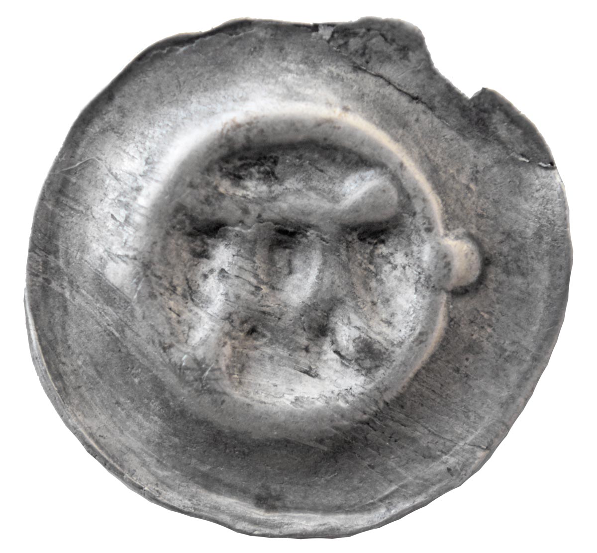Abb. 15: Neuhof, Lkr. Vorpommern-Rügen, Fpl. 2. Schatz 2. Hohlpfennig aus Anklam (Durchmesser 15,1 mm). 