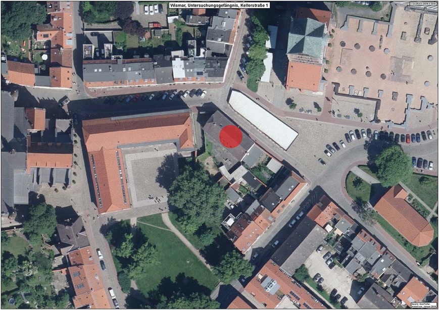 Download: Abb. 2. Hansestadt Wismar, Untersuchungsgefängnis: roter Punkt, Luftaufnahme, 06/2016. (GAIA-MV) Abb. 2. Hansestadt Wismar, Untersuchungsgefängnis: roter Punkt, Luftaufnahme, 06/2016.