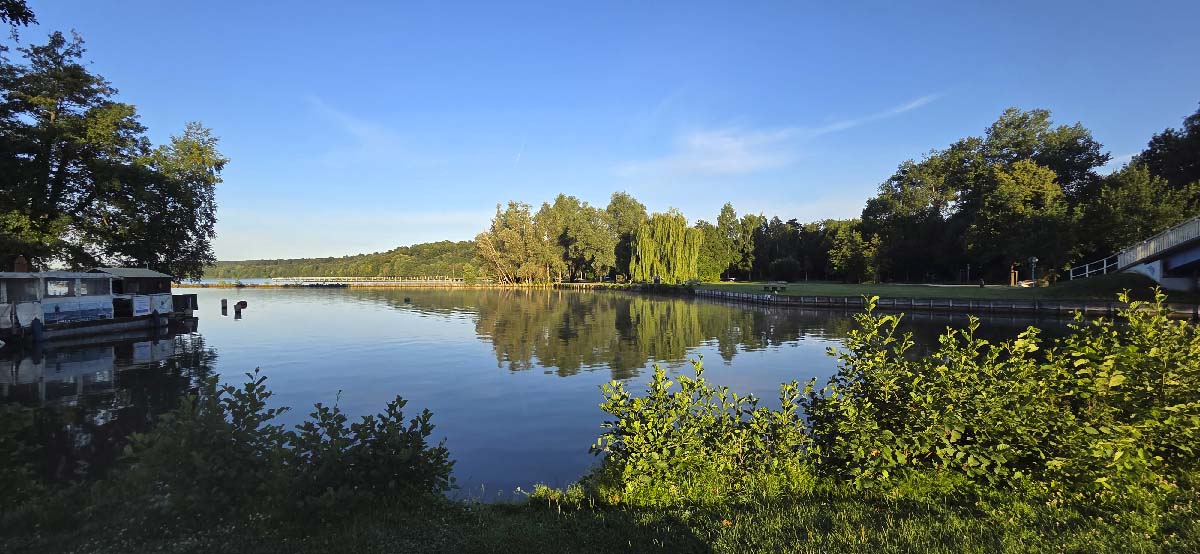 Abb. 1. Neubrandenburg, Kulturpark, Partie am Tollensesee, 2026. 