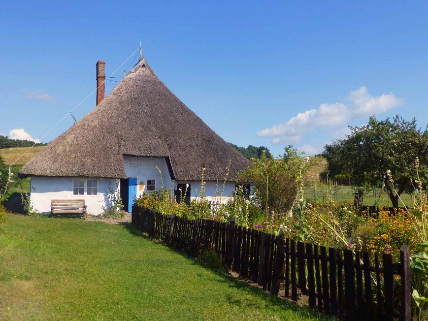 Abb. 1. Groß Zicker, Lkr. Vorpommern-Rügen, Boddenstraße 35, Pfarrwitwenhaus, 2014. 