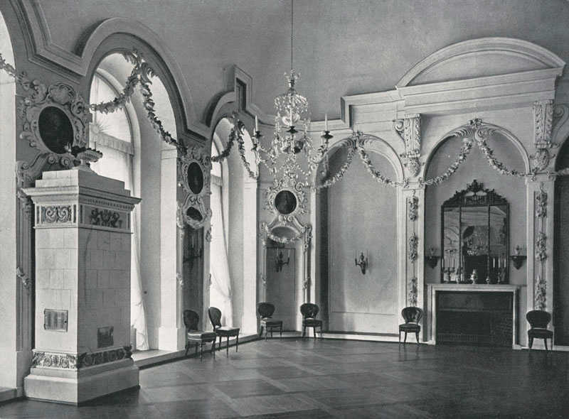 Download: Abb. 4: Rostock, Herzogliches Theater am Universitätsplatz, Saal nach Osten vor 1925 - Siehe dazu: Jürgen Brandt, Alt Mecklenburgische Schlösser und Herrensitze, S. 92. Berlin 1925. Abb. 4: Rostock, Herzogliches Theater am Universitätsplatz, Saal nach Osten vor 1925 - Siehe dazu: Jürgen Brandt, Alt Mecklenburgische Schlösser und Herrensitze, S. 92. Berlin 1925.