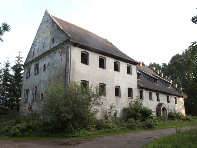 Abb. 2: Sommerfeld, Lkr. Nordvorpommern, Gutshaus von Südwesten, Zustand August 2011 