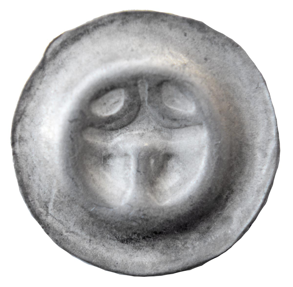 Abb. 9: Neuhof, Lkr. Vorpommern-Rügen, Fpl. 2. Schatz 2. Hohlpfennig aus Mecklenburg (Durchmesser 14,5 mm). 
