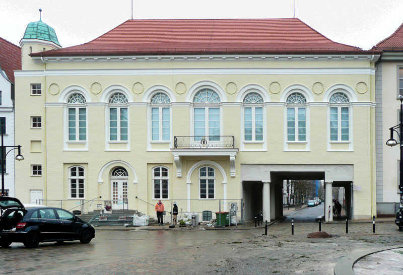 Download: Abb. 3: Rostock, Herzogliches Theater am Universitätsplatz, Platzfassade 2011 B. Gnekow, LAKD Abb. 3: Rostock, Herzogliches Theater am Universitätsplatz, Platzfassade 2011