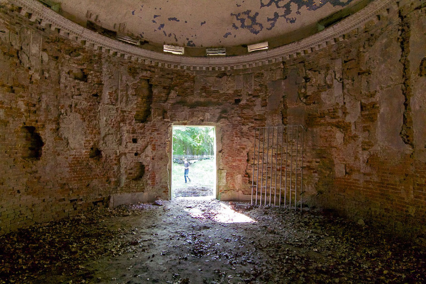 Download: Abb. 5. Karow, Lkr. Ludwigslust-Parchim, Innenraum des Schlutius-Mausoleums, 2015. (Foto: LAKD M-V/LD, S. Schöfbeck) Abb. 5. Karow, Lkr. Ludwigslust-Parchim, Innenraum des Schlutius-Mausoleums, 2015.