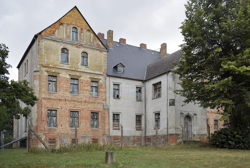 Download: Abb.2. Lüssow, Lkr. Vorpommern-Greifswald, Gutshaus, Hauptfassade, 2018. (Foto: LAKD MV/LD B. Dräger-Kneißl) Abb.2. Lüssow, Lkr. Vorpommern-Greifswald, Gutshaus, Hauptfassade, 2018.