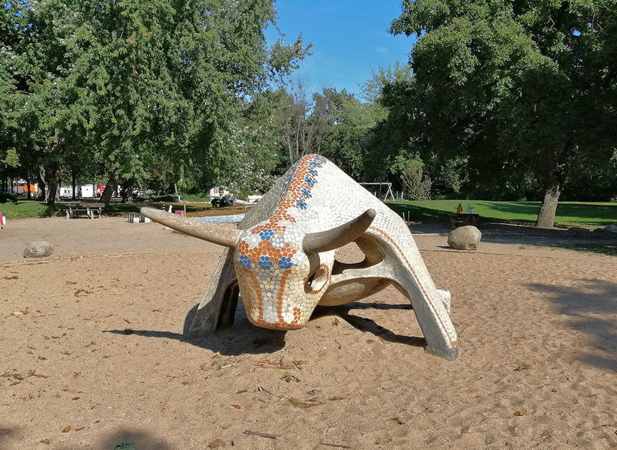 Abb. 8. Neubrandenburg, Kulturpark, Kletterskulptur "Stier", 2019 