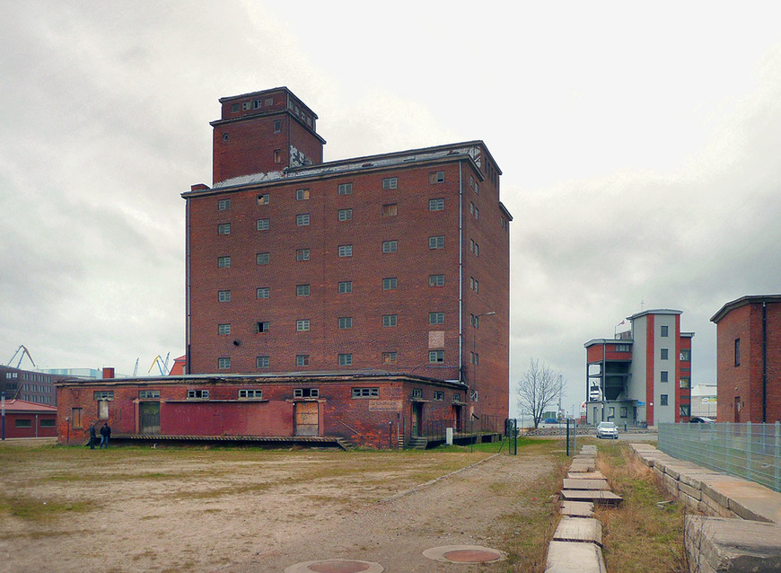 Download: Abb. 17. Wismar, Lkr. Nordwestmecklenburg, Alter Hafen, Ohlerichspeicher von Südosten, 2014. Foto: LAKD M-V/LD, A. Krug Abb. 17. Wismar, Lkr. Nordwestmecklenburg, Alter Hafen, Ohlerichspeicher von Südosten, 2014.