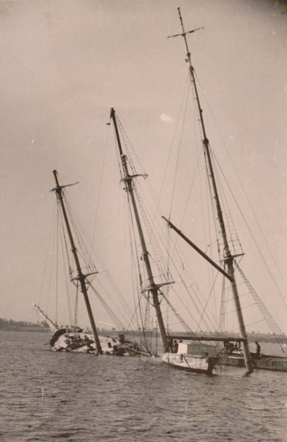 Abb. 1: Die versenkte &bdquo;Gorch Fock&ldquo; (Landesarchiv Greifswald, Rep. 202/3, Zg. 39/2020, Nr. 40, Bl. 28) 