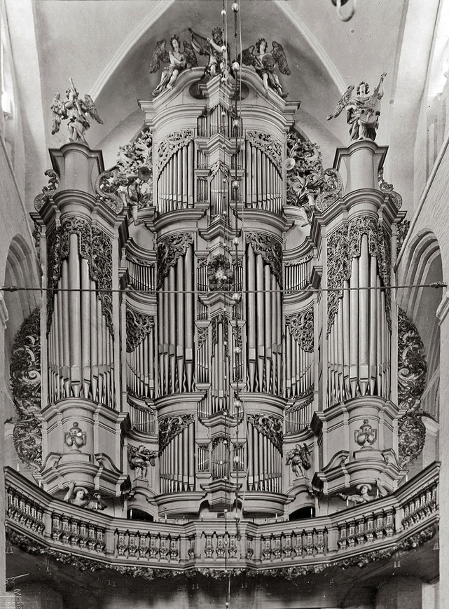 Abb. 3. Stralsund, Kirche St. Jakobi, Orgel, 1943 