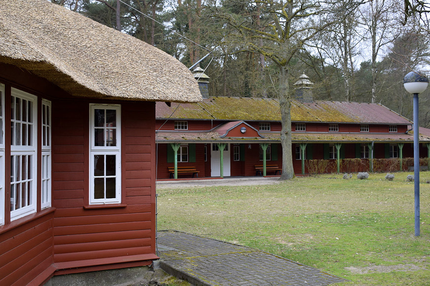 Download: Abb. 2. Ahlbeck, Lkr. Vorpommern-Greifswald, Dünenstraße 2, Jugendferienpark Ahlbeck, Blick auf einen Schlafpavillon, 2018. (Foto: LAKD-MV/LD, E. Onnen) Abb. 2. Ahlbeck, Lkr. Vorpommern-Greifswald, Dünenstraße 2, Jugendferienpark Ahlbeck, Blick auf einen Schlafpavillon, 2018.