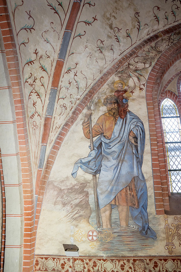 Abb. 7. Lohmen, Lkr. Rostock, Dorfkirche, Darstellung des heiligen Christophorus an der Nordwand des Schiffes. 