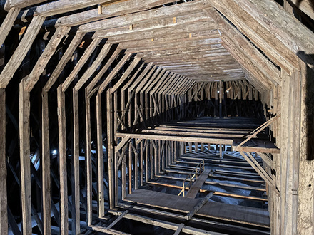 Altentreptow, St.-Petrikirche, Übergang vom Schiff- zum Chordachwerk, 2022, Foto: LAKD M-V/LD, J. Amelung.