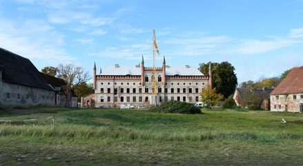 Broock, Lkr. Vorpommern-Greifswald, Gutsanlage, von Osten, Aufnahme LAKD M-V/LD, B. Dräger-Kneißl, 2023.