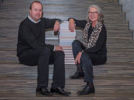 Matthias Wehry, Direktor der Landesbibliothek, im Gespräch mit Marianne Wöhrle-Braun zum Thema Jazz, Foto: Schweriner Jazznacht