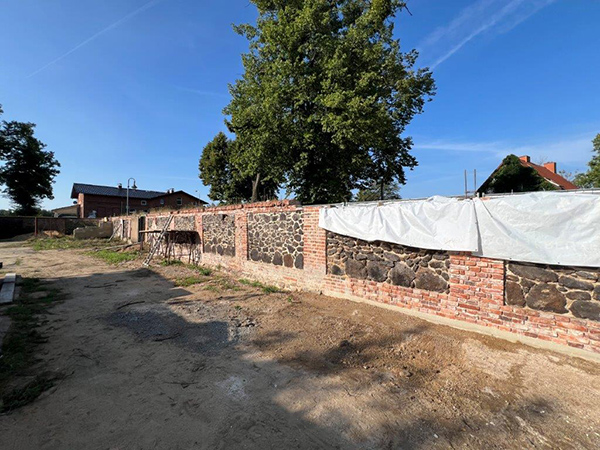 Ludwigslust, Schlachthofweg, historische Mauer mit Raseneisensteinfeldern, (LAKD M-V/LD, 2024).