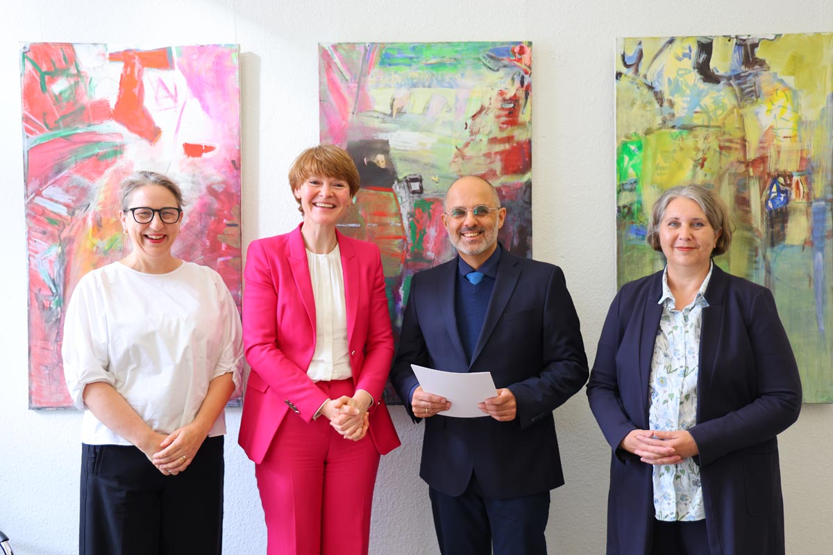 Gemeinsam zum Amtsantritt des neuen Landeskonservators: Prof. Dr. Dr. Dimitrij Davydov mit der Leiterin der Abteilung Kultur im Ministerium für Wissenschaft, Kultur, Bundes- und Europaangelegenheiten Katerina Schumacher, Staatssekretärin Susanne Bowen und LAKD-Direktorin Dr. Ramona Dornbusch (v.l.n.r.), Foto: Sabrina Scholz, WKM.
