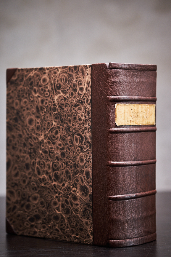 Band 1: Einband © Landesamt für Kultur und Denkmalpflege / Landesbibliothek Mecklenburg-Vorpommern Günther Uecker; Foto: V. Ruppel Band 1: Einband