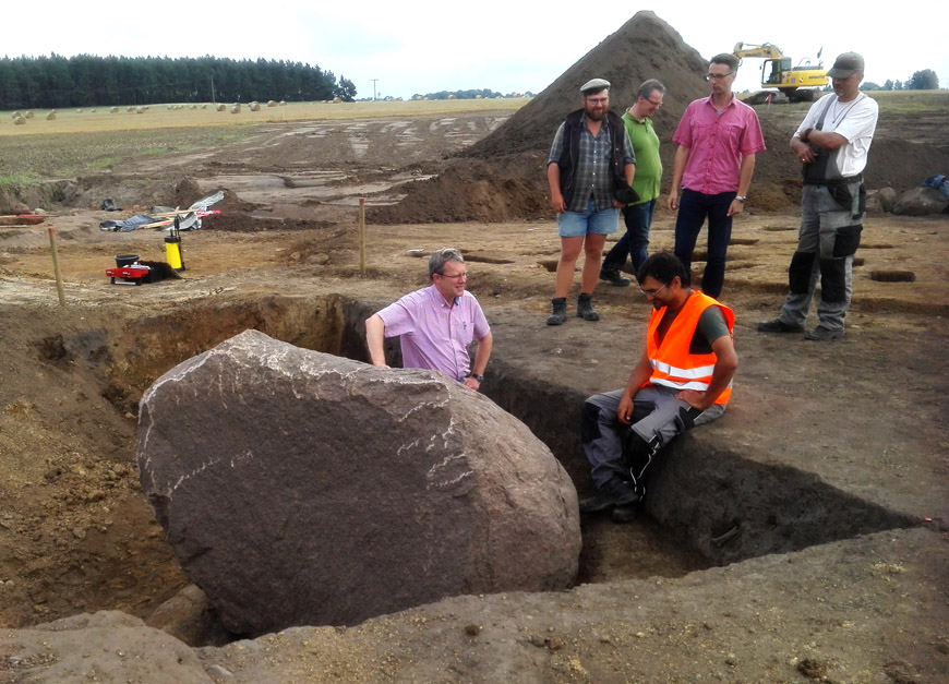 Ein freigelegter Granitfindling Foto: LAKD M-V/LA Ein freigelegter Granitfindling
