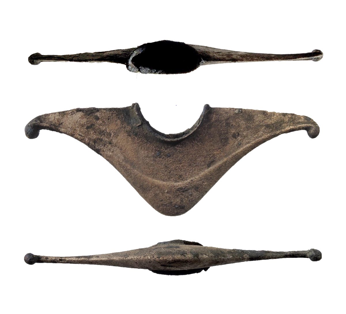 Abb. 1: Werle, Lkr. Rostock, Fpl. 34. Ortband der Art Frankfurter Stadtwald. Bronze. Foto: LAKD M-V, Landesarchäologie, Jens Ulrich. Abb. 1: Werle, Lkr. Rostock, Fpl. 34. Ortband der Art Frankfurter Stadtwald. Bronze.