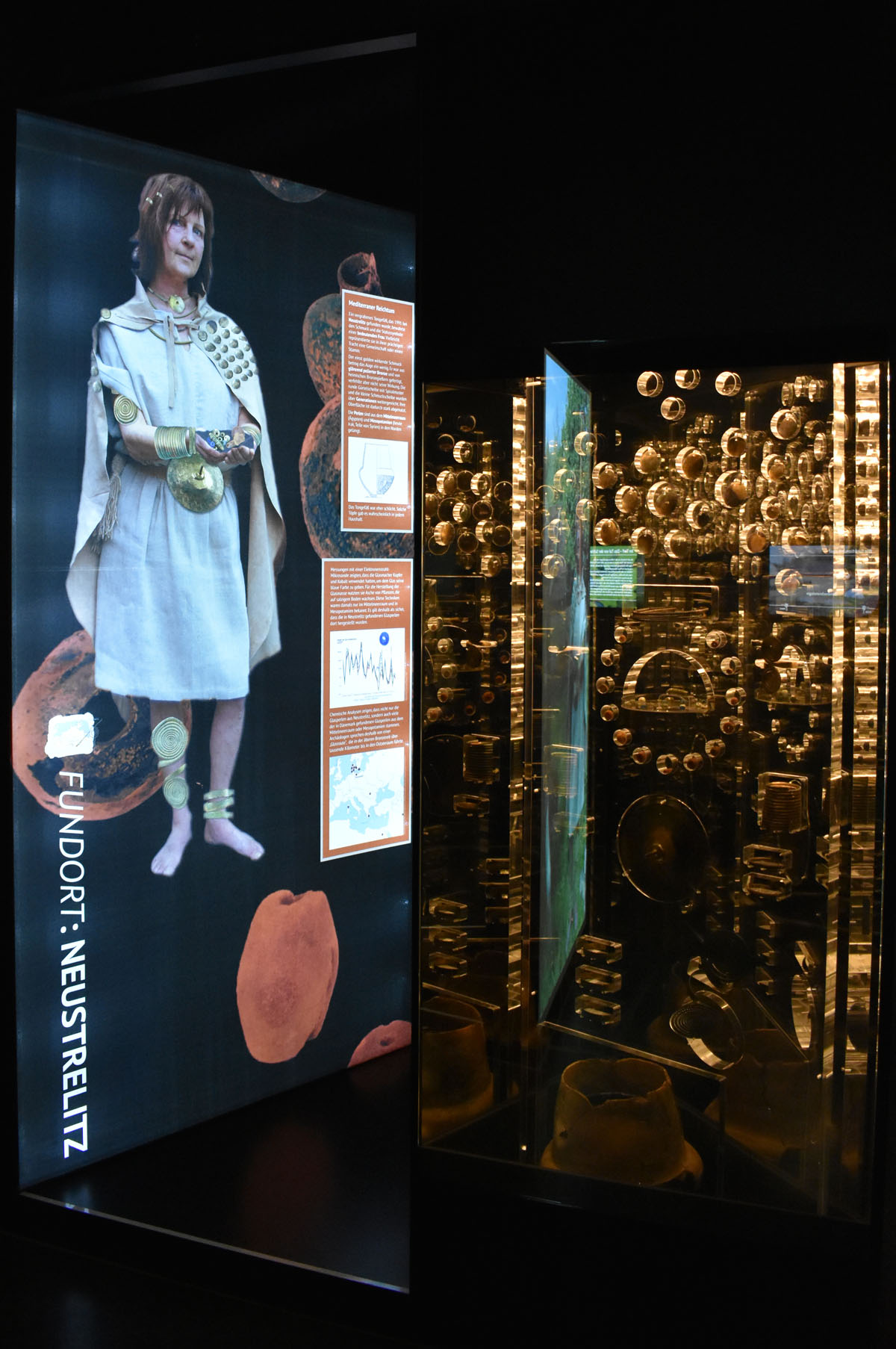 Abb. 2020_23: Die "Dame von Neustrelitz" zeigte ihre Macht mit mehreren Kilogramm feinsten Bronzeschmucks, Bernsteinperlen und Glasperlen. Die Glasperlen waren außerordentlich wertvolle Importstücke aus dem Mittelmeerraum.