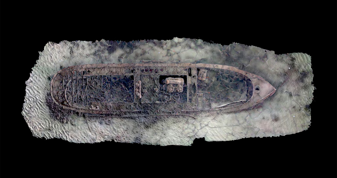 Abb. 1: Rostock-Ost, Ostsee IV. 3D-Modell des Schiffswracks. Seit Bekanntwerden zählt der Schlepper zu den beliebtesten Tauchzielen in der Warnemünder Bucht. Damit einher ging leider auch ein Plünderungs- und Zerstörungsprozess. Die digitale Dokumentation ermöglicht nun zumindest eine virtuelle Konservierung. 3D-Scan: GfS Rostock, Martin Siegel Abb. 1: Rostock-Ost, Ostsee IV. 3D-Modell des Schiffswracks. Seit Bekanntwerden zählt der Schlepper zu den beliebtesten Tauchzielen in der Warnemünder Bucht. Damit einher ging leider auch ein Plünderungs- und Zerstörungsprozess. Die digitale Dokumentation ermöglicht nun zumindest eine virtuelle Konservierung.