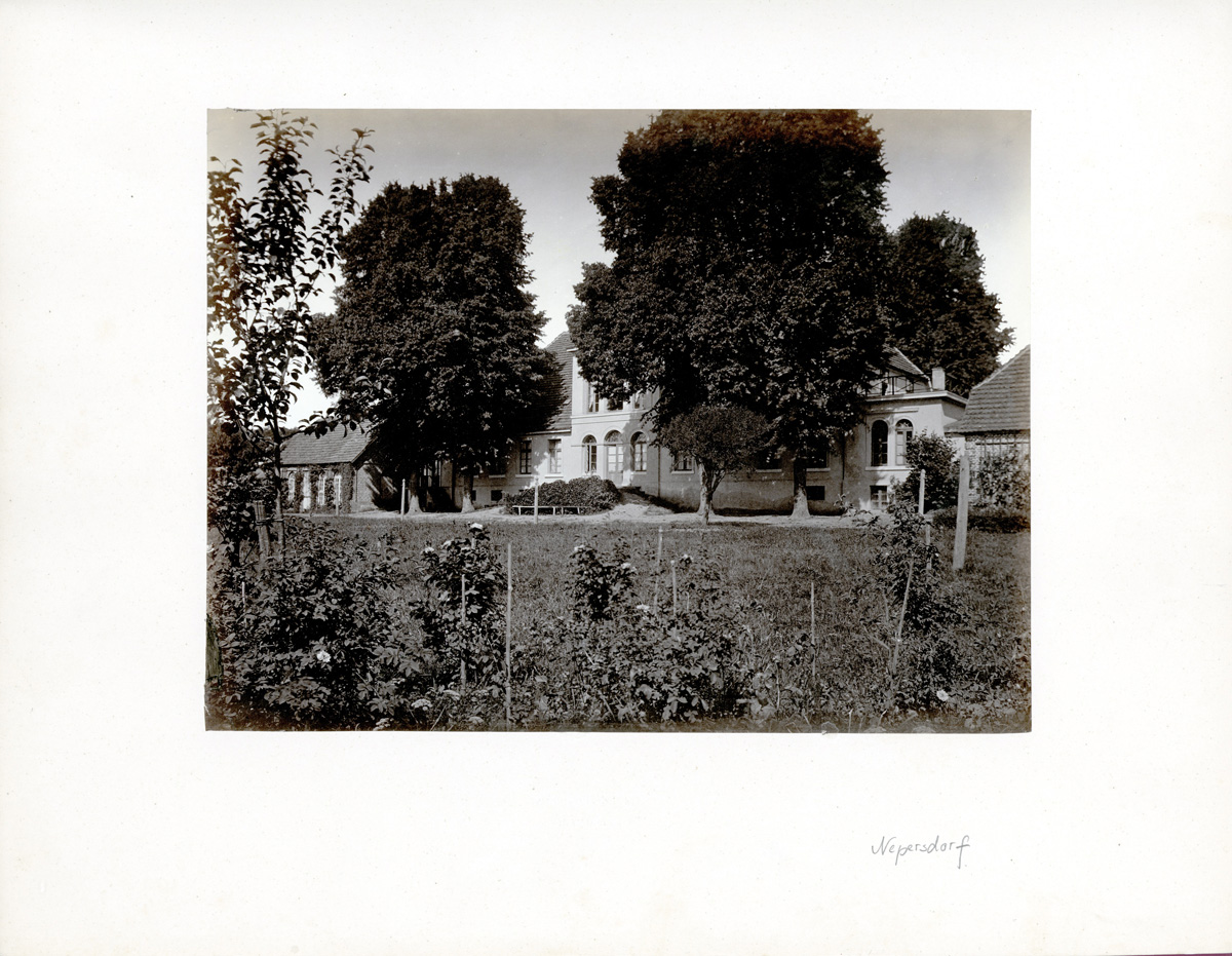 Abb. 2: Gutshaus Neperstorf um 1870, Rückseite (LHAS, 13.3-1, Nr. 697/1)