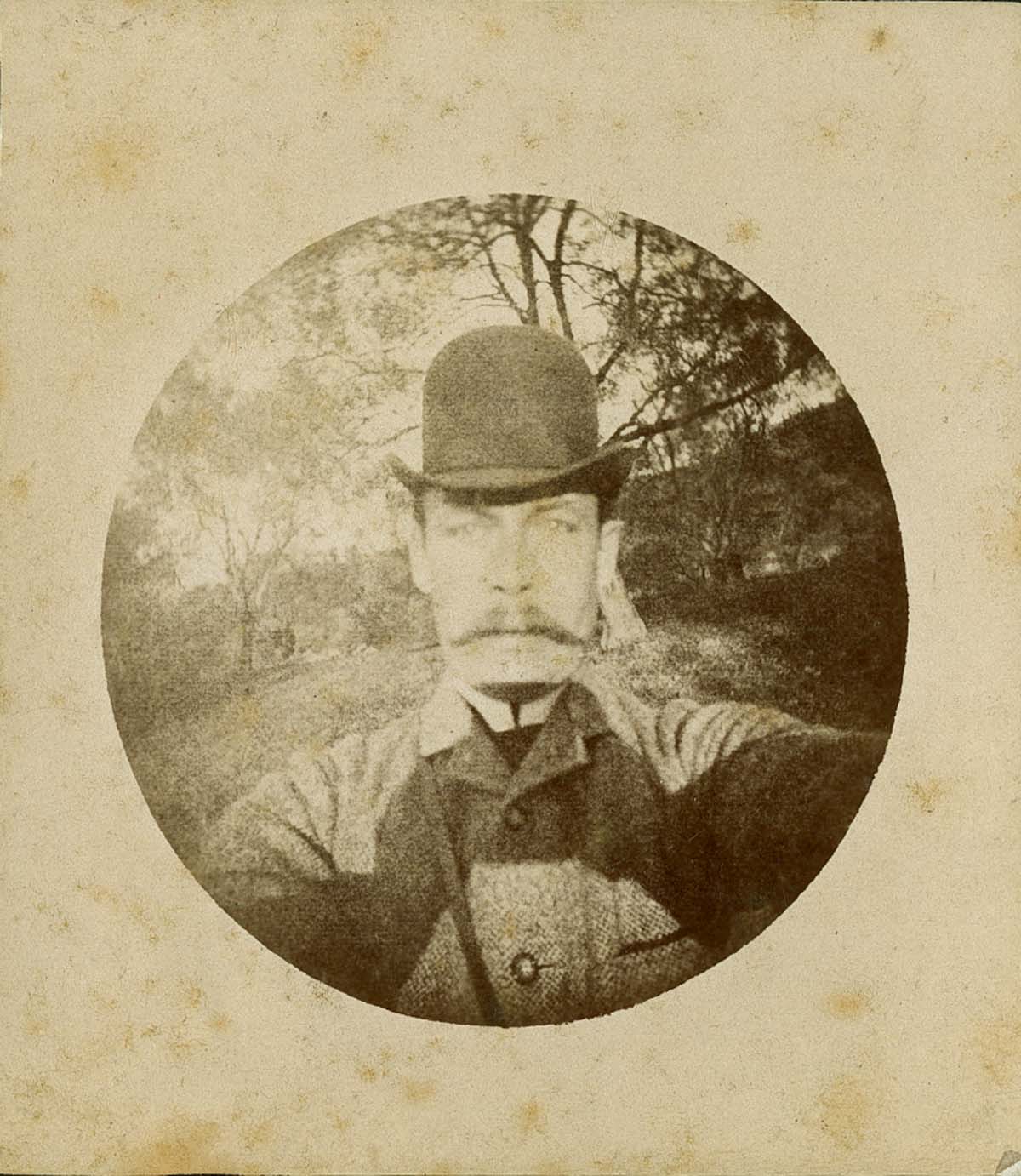 Abb. 1: Fotografisches Selbstporträt von Großherzog Friedrich Franz III. von Mecklenburg-Schwerin, um 1890
