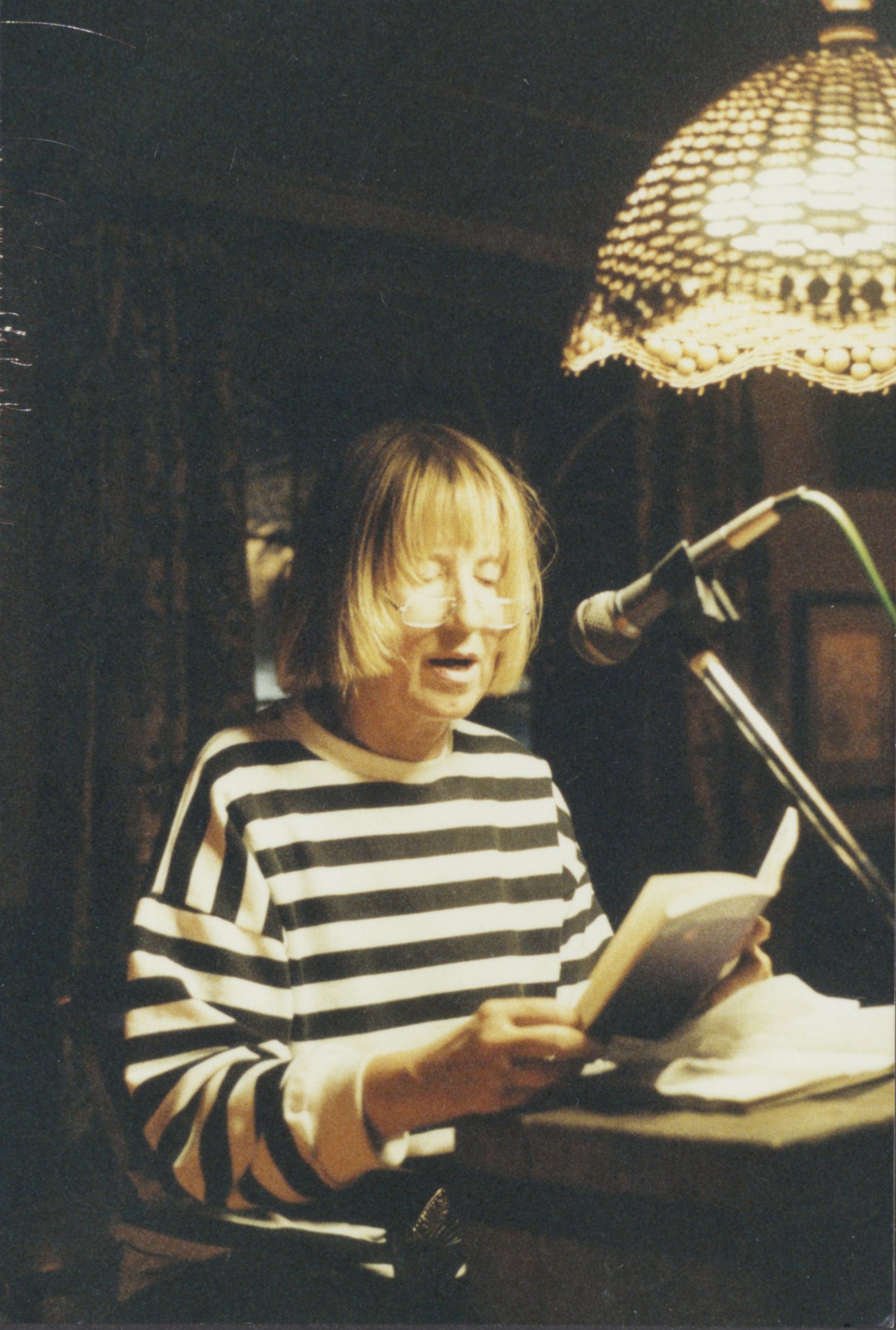 Johanna Braun bei einer Lesung 1988