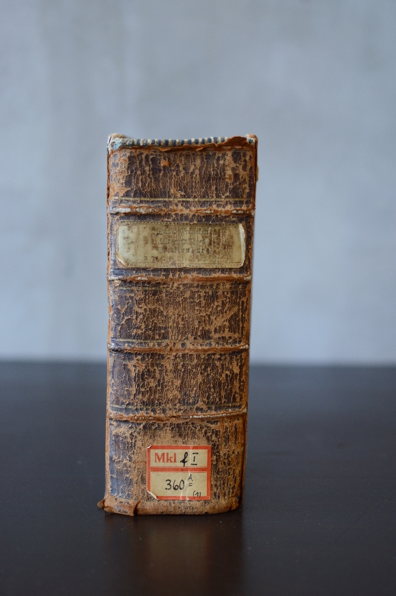 Band 1: Buchrücken © Landesamt für Kultur und Denkmalpflege / Landesbibliothek Mecklenburg-Vorpommern Günther Uecker; Foto: F. Petersen Band 1: Buchrücken