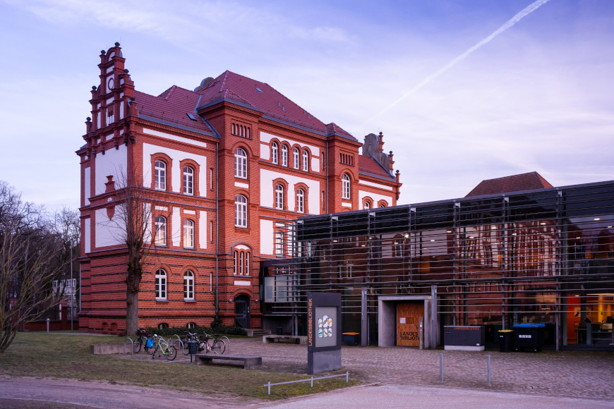 Alt- und Neubau der Landesbibliothek Foto: Christoph Meyer Alt- und Neubau der Landesbibliothek