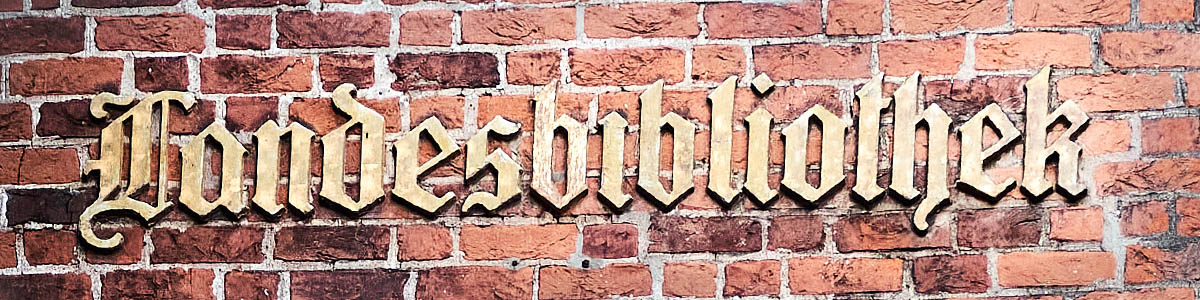 Schriftzug der Landesbibliothek am Schweriner Dom Foto: Vincent Ruppel Schriftzug der Landesbibliothek am Schweriner Dom