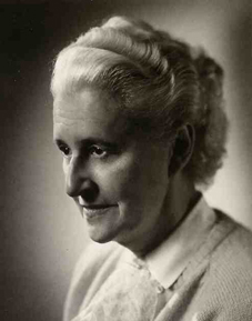 Gerda Uhthoff, geb. 02.08.1896 in Bützow, gest. 21.10.1988 in Schwerin Gerda Uhthoff, geb. 02.08.1896 in Bützow, gest. 21.10.1988 in Schwerin