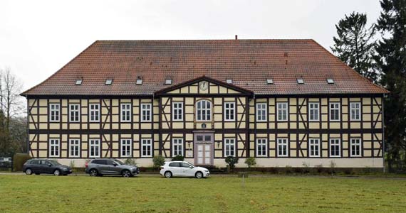 Abb.1. Zühr, Landkreis Ludwigslust-Parchim, Gutshaus Fassadenansicht von Nordosten, 2024.