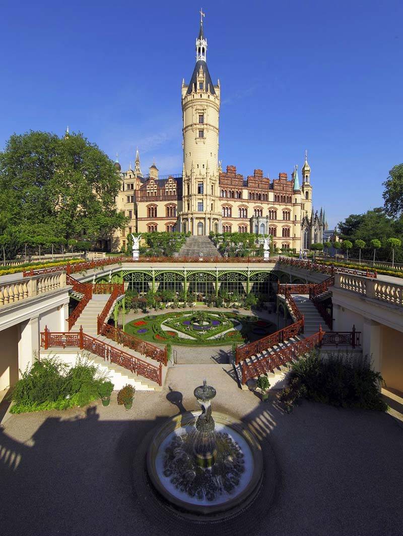 Abb. 02. Landeshauptstadt Schwerin, Schloss und Orangerie im Burggarten, 2010.