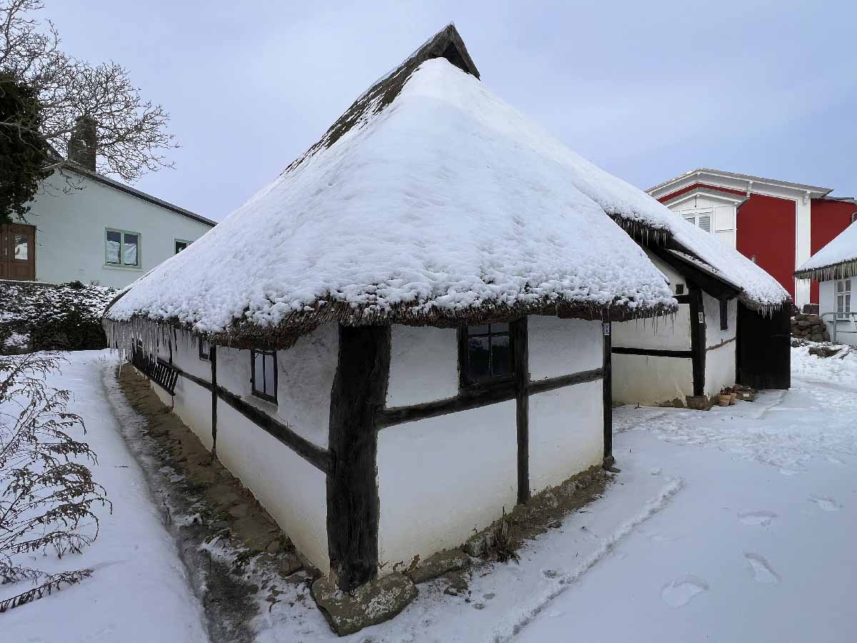 Abb. 3. Göhren, Lkr. Vorpommern-Rügen, Thiessower Str. 7, Rookhus, Südostansicht, 2026.