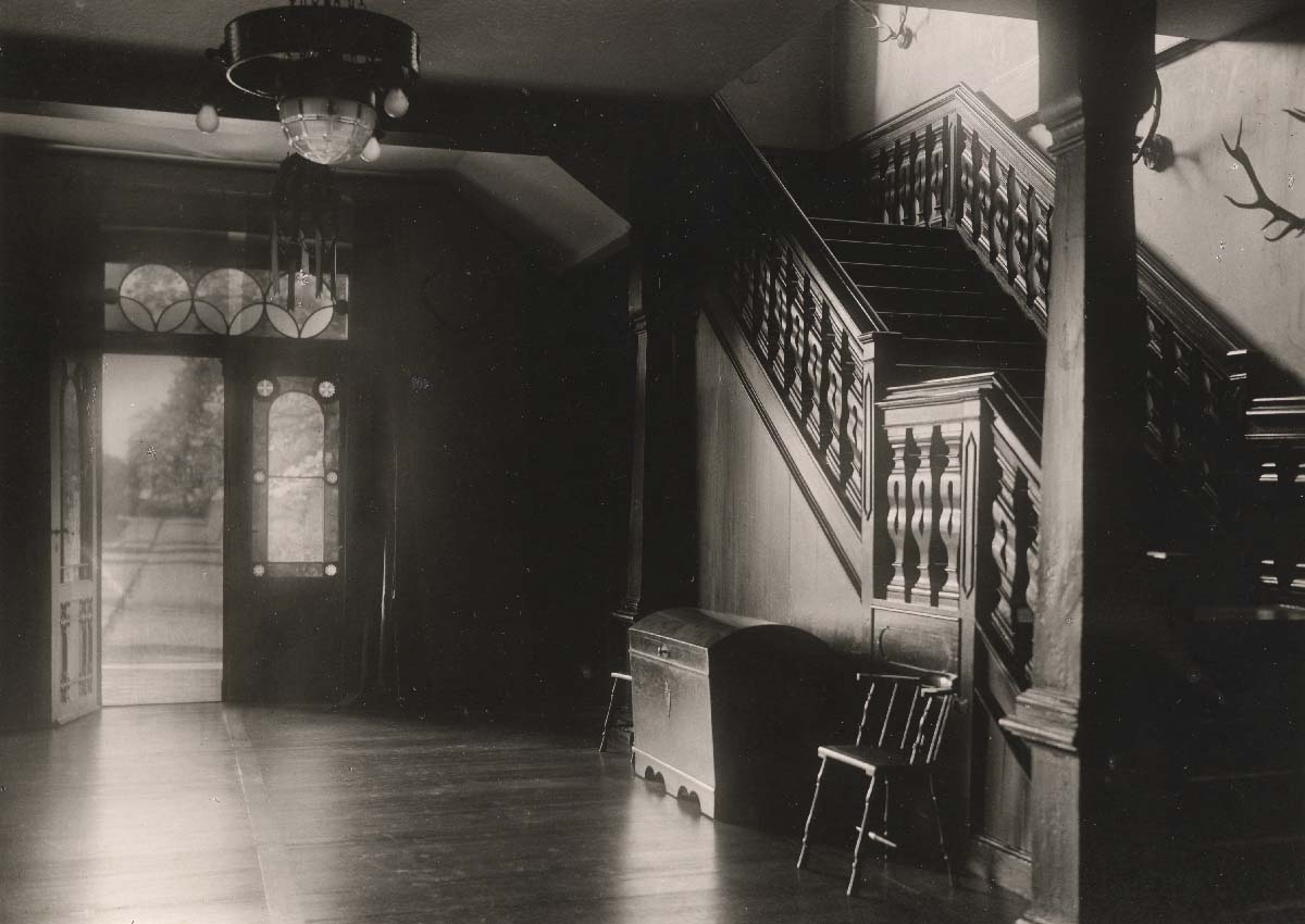 Abb. 5. Zühr, Landkreis Ludwigslust-Parchim, Gutshaus barocke Treppe, um 1937.