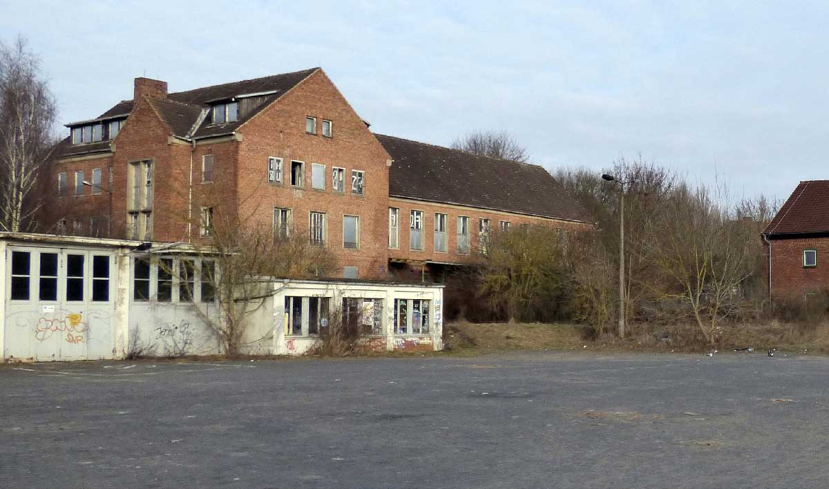 Abb. 5. Schwerin, Mittelweg 7, Kraftfahrzeuginstandsetzungswerk, Kultur- und Sozialgebäude. (LAKD-MV/LD, A. Krug, 2017) Abb. 5. Schwerin, Mittelweg 7, Kraftfahrzeuginstandsetzungswerk, Kultur- und Sozialgebäude.