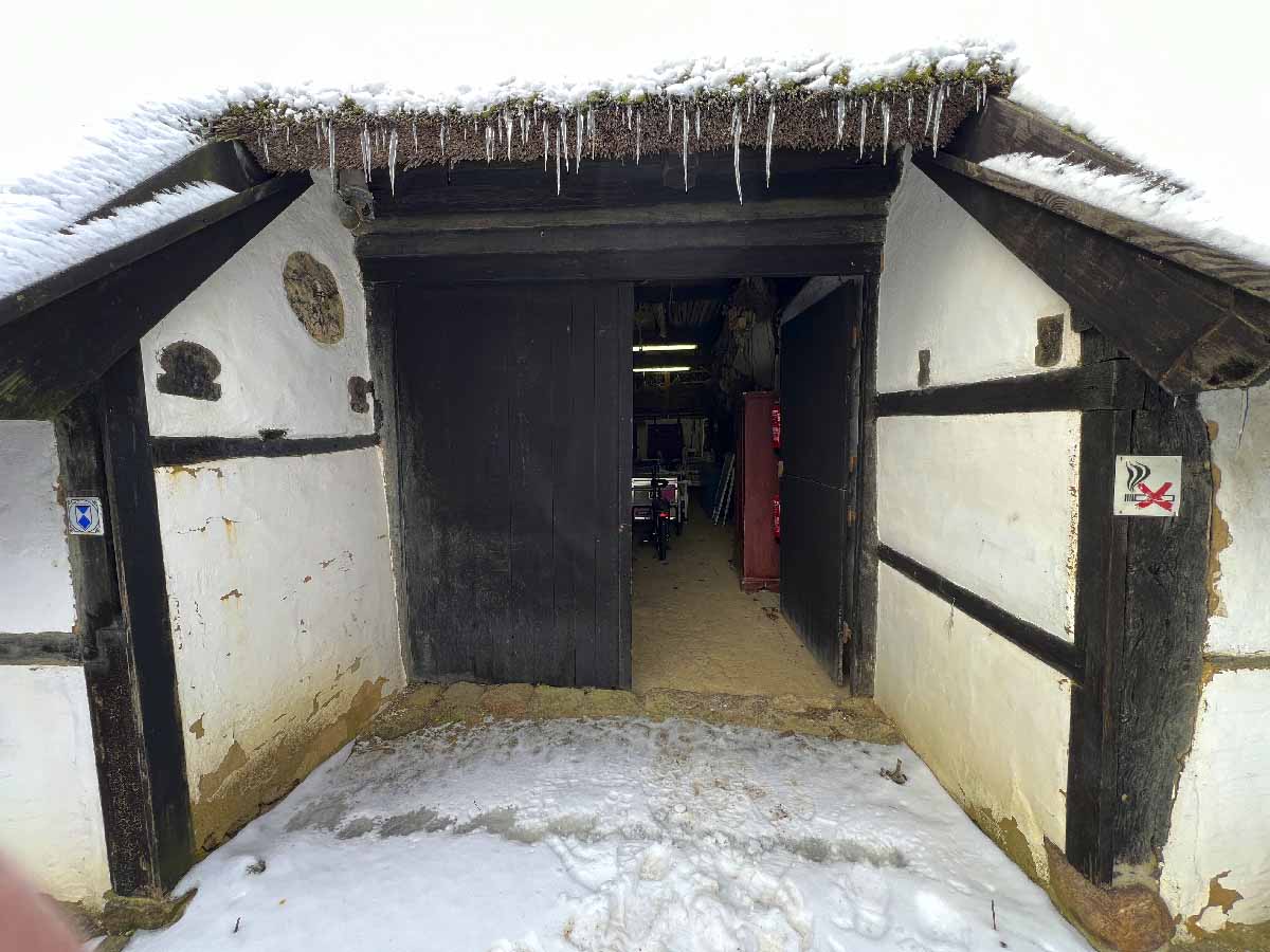 Abb. 6. Göhren Lkr. Vorpommern-Rügen, Thiessower Str. 7, Rookhus, Hauseingang, 2026.