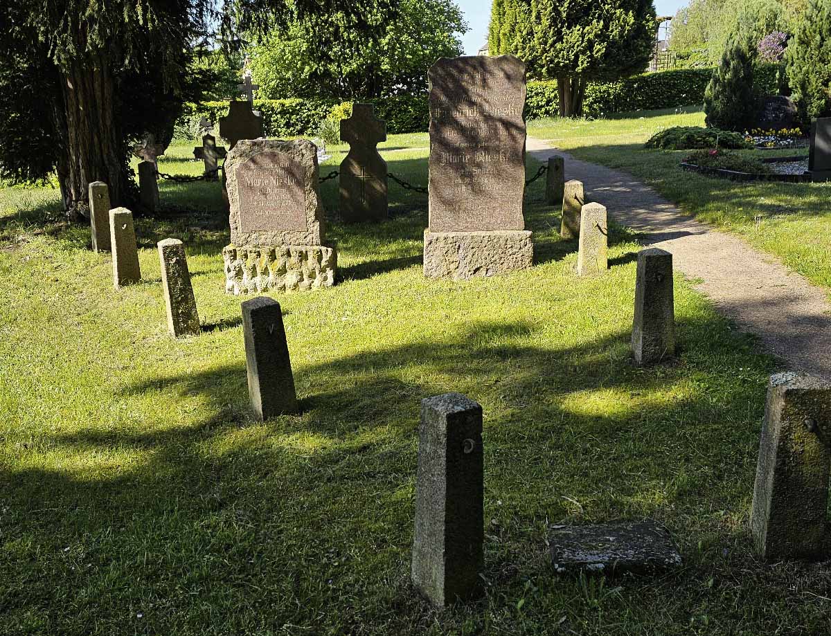 Abb. 1. Warin, Lkr. Nordwestmecklenburg, Friedensstraße, Friedhof, Familiengrabstätte Nieske, 2026.