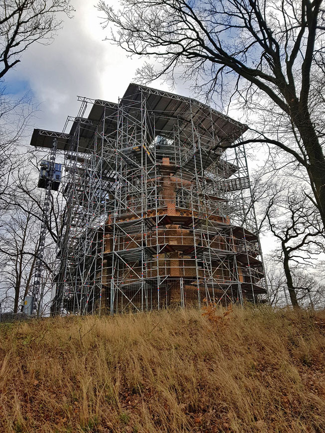 Abb. 1. Klein Vielen, Lkr. Mecklenburgische Seenplatte, Grabkapelle, Winterruhe auf der Baustelle, 2019. 