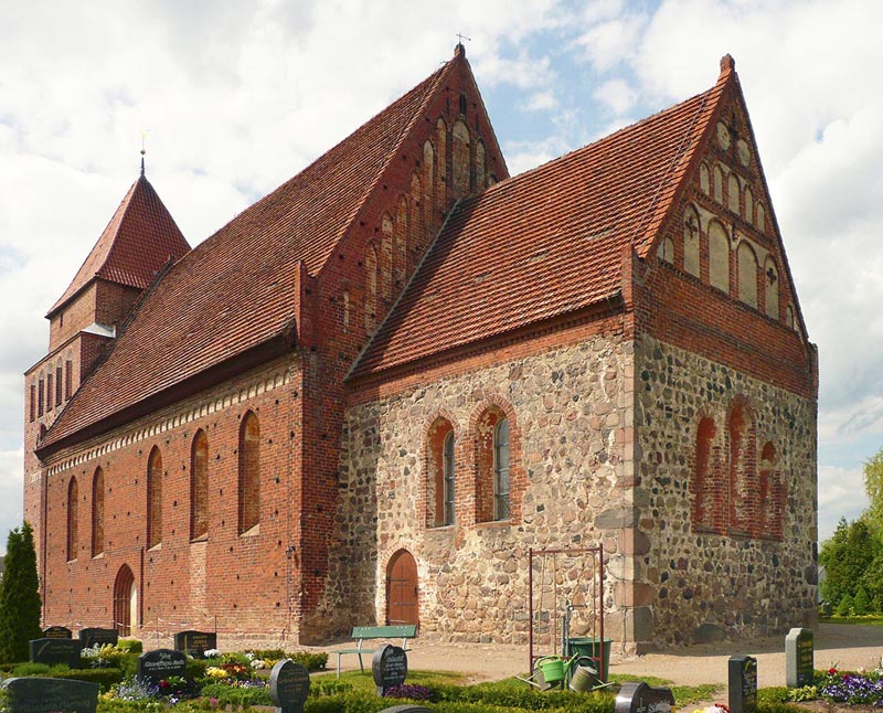 Jördenstorf, Lkr. Rostock, Kirche von Südosten, vor der Dachsanierung.jpg Foto: LAKD M-V/LD, J. Amelung Jördenstorf, Lkr. Rostock, Kirche von Südosten, vor der Dachsanierung.jpg