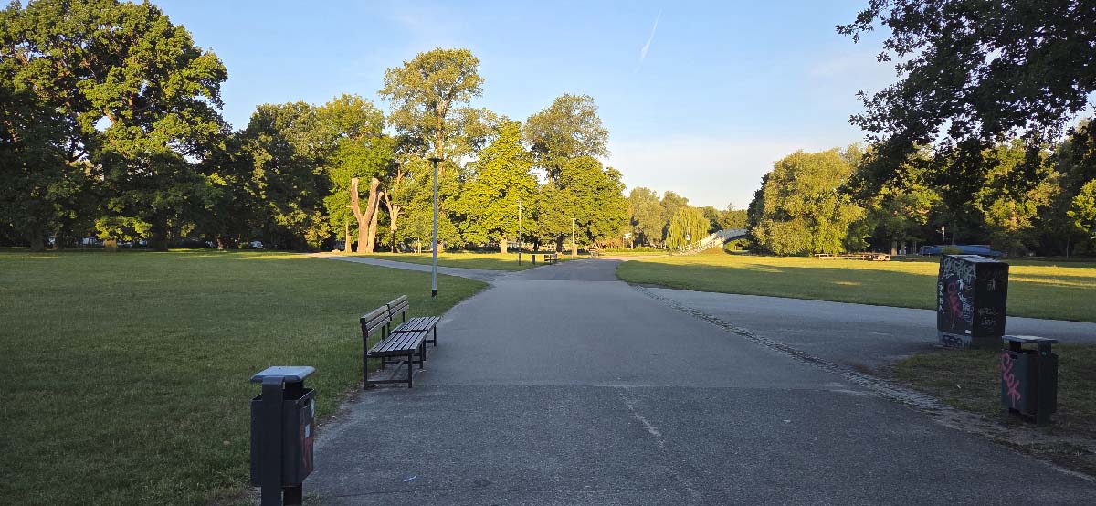 Abb. 3. Neubrandenburg, Kulturpark, Blick auf den Westeingang, 2026. J. Sommer, Neubrandenburg Abb. 3. Neubrandenburg, Kulturpark, Blick auf den Westeingang, 2026.