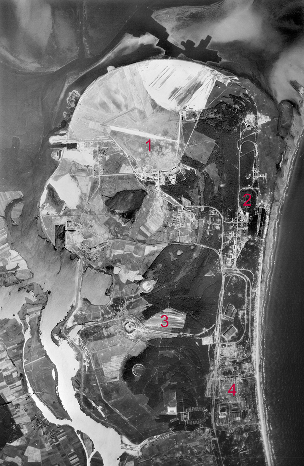 Peenemünder Haken, Luftbild vom 21. Juli 1944 Foto: LAKD MV/LD Peenemünder Haken, Luftbild vom 21. Juli 1944